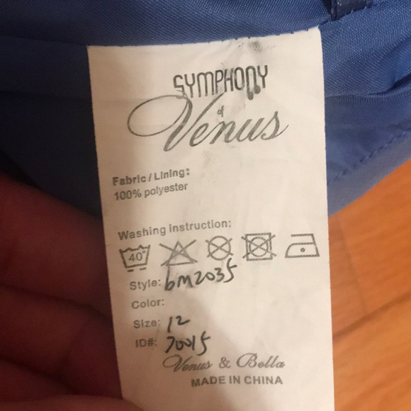 Beautiful periwinkle strapless gown. - Picture 4 of 6